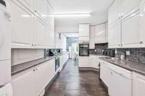 West Avenue, Hendon, London, NW4 5 bed semi