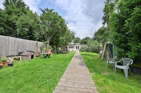 Victoria Road, Barnet, EN4 5 bed detached house for sale