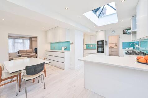 Belmont Avenue, Cockfosters, Barnet, EN4 4 bed detached house for sale