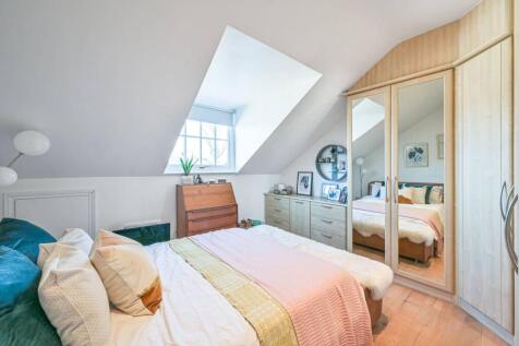 Princess Park Manor, Friern Barnet... 3 bed flat