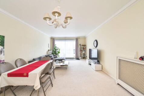Hendon Lane, Church End, London, N3 3 bed flat for sale