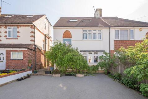 Brookfield Avenue, Mill Hill, London... 4 bed semi