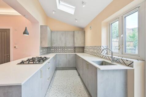 Middle Road, East Barnet, Barnet, EN4 3 bed end of terrace house for sale
