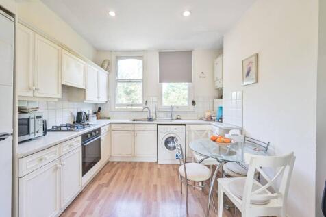Woodside Lane, Woodside Park, London... 2 bed flat for sale