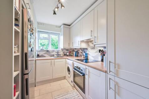 Burnbrae Close, West Finchley... 1 bed flat for sale