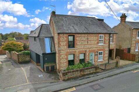 Upper Hale Road, Farnham, Surrey, GU9 3 bed semi