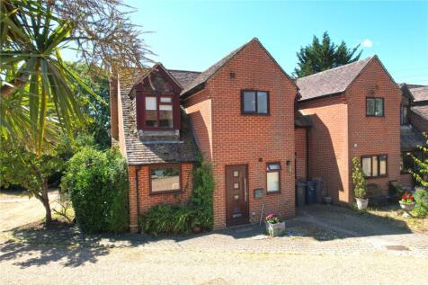 Radford Close, Farnham, Surrey, GU9 3 bed end of terrace house for sale