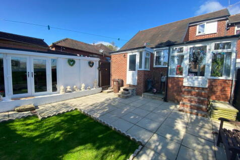 2 bedroom semi-detached bungalow for sale