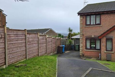 16 Charles Shaw Close, Waterhead, Oldham 2 bed semi