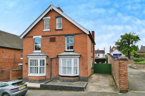 Osborne Street, Winshill, Burton Upon... 5 bed semi