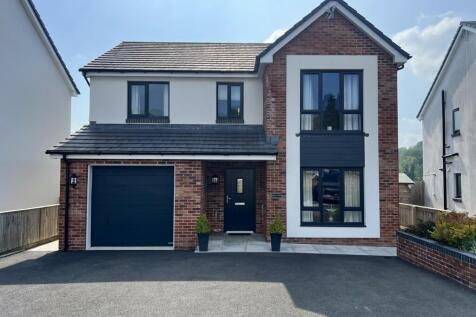 Drefach, Llanelli, Carmarthenshire. 4 bed detached house for sale