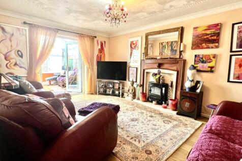 Coopers Road, Tycroes, Ammanford... 4 bed semi