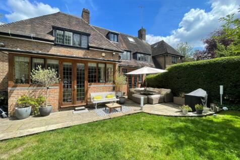 Raeburn Close, Hampstead Garden Suburb 4 bed semi
