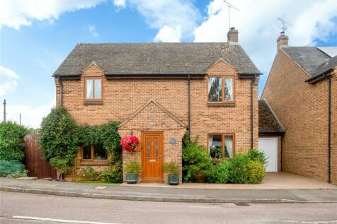 4 bedroom link detached house for sale