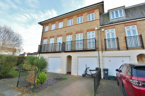 4 bedroom terraced house for sale