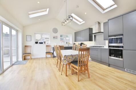4 bedroom semi-detached house for sale