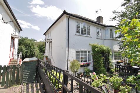 3 bedroom maisonette for sale