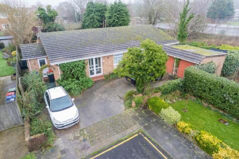 Byron Close, Canterbury, CT1 5 bed detached bungalow for sale