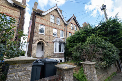 Old Dover Road, Canterbury, CT1 2 bed flat for sale