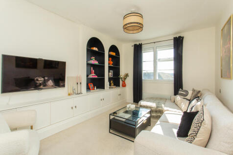 High Street, Canterbury, Kent, CT1 2 bed flat for sale