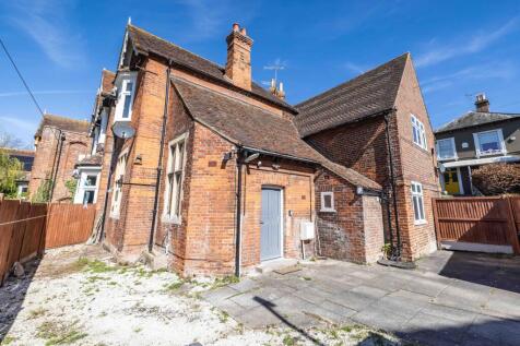 56 Old Dover Road, Canterbury, CT1 3 bed flat for sale