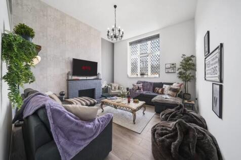 56 Old Dover Road, Canterbury, CT1 3 bed flat for sale