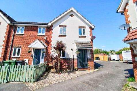 3 bedroom end of terrace house for sale