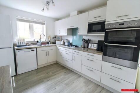 Primrose Field, Pevensey BN24 3 bed detached house for sale