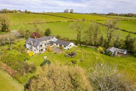 5 bedroom country house for sale