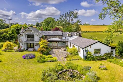 5 bedroom country house for sale