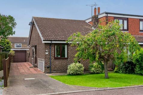 2 bedroom semi-detached bungalow for sale