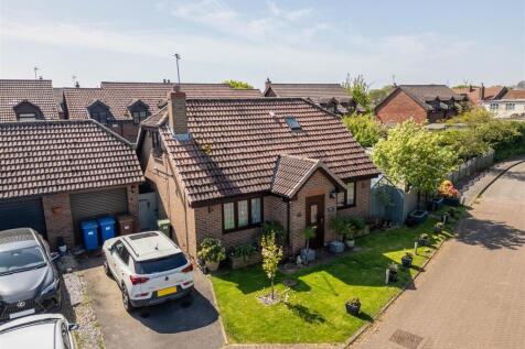 Hinch Garth, Roos 3 bed detached bungalow for sale