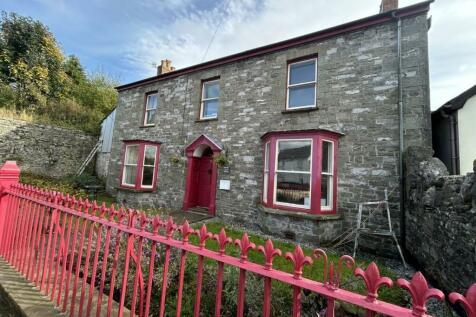 4 bedroom terraced house for sale