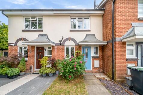 Pennington Way, London SE12 2 bed terraced house for sale