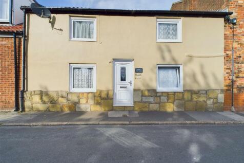 High Street, Bempton 2 bed cottage for sale