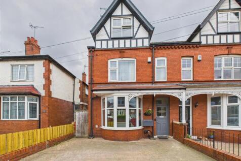 4 bedroom semi-detached house for sale