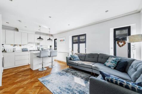 Adelaide Terrace, Great West Road... 2 bed apartment for sale