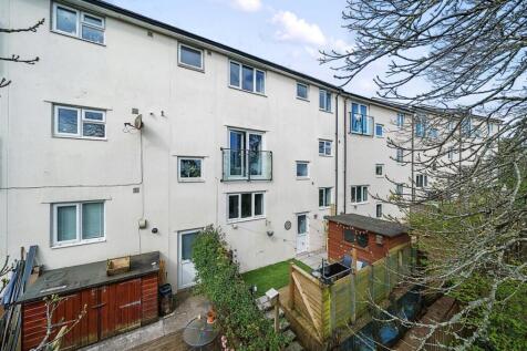 2 bedroom maisonette for sale
