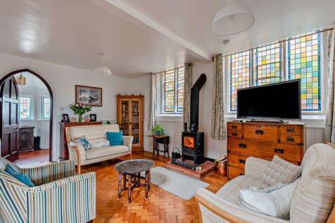 Malpas 3 bed detached house for sale