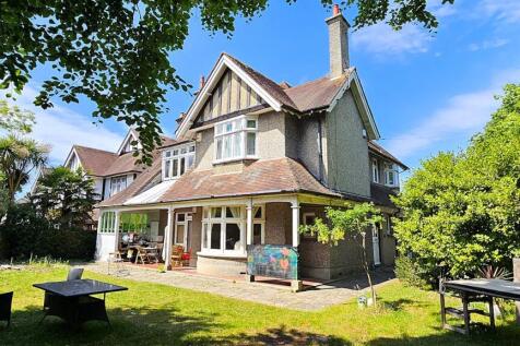 8 bedroom flat for sale