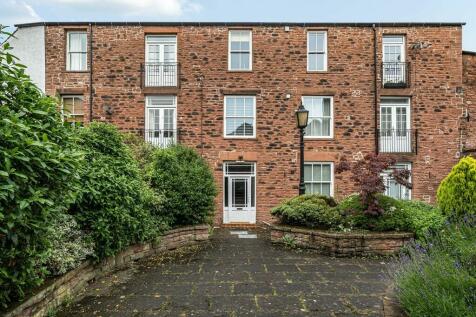 7 Albert Court, Brook Street... 2 bed flat for sale
