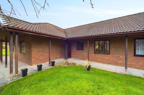 2 bedroom semi-detached bungalow for sale