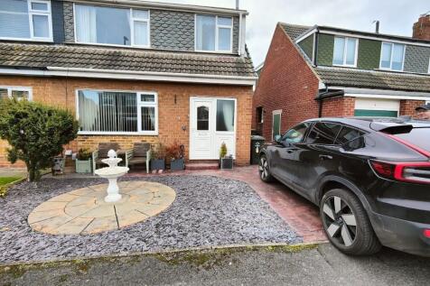 3 bedroom semi-detached house for sale