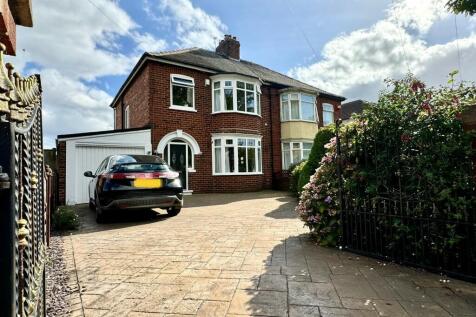 3 bedroom semi-detached house for sale