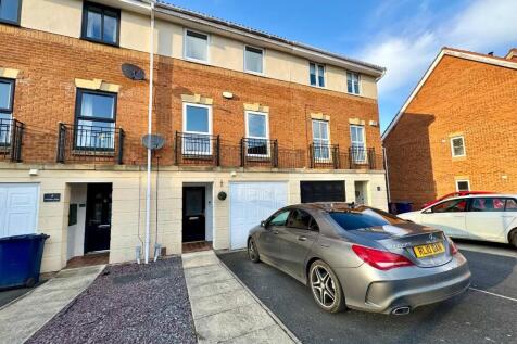 3 bedroom town house for sale