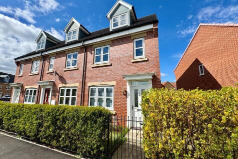 3 bedroom town house for sale