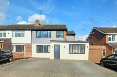 3 bedroom semi-detached house for sale