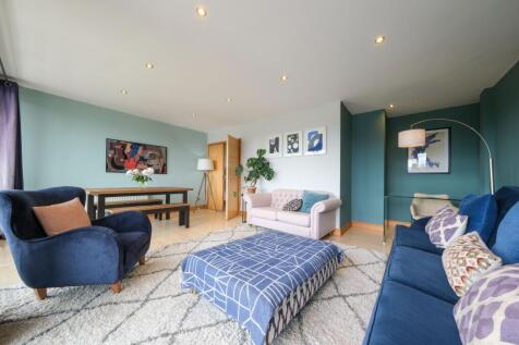 3 bedroom flat for sale