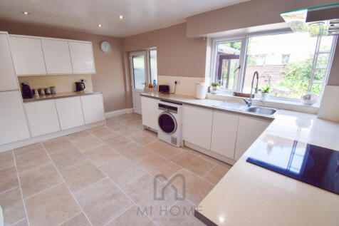 4 bedroom semi-detached house for sale