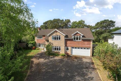 Walkers Ridge, Surrey GU15 5 bed detached house for sale